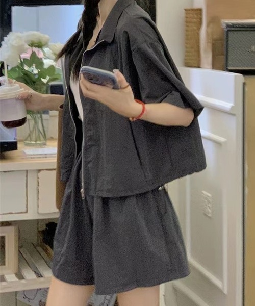 LYEON(リヨン)の「裾ドロスト半袖ブルゾン+ショートパンツ2点セットアップ(ブルゾン・レディース・チャコールグレー/グレー・FREE)」の12枚目の写真