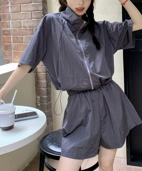 LYEON(リヨン)の「裾ドロスト半袖ブルゾン+ショートパンツ2点セットアップ(ブルゾン・レディース・チャコールグレー/グレー・FREE)」の6枚目の写真