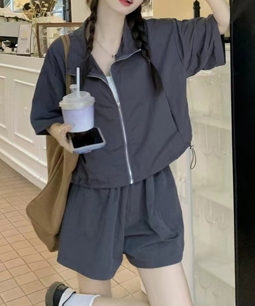 LYEON(リヨン)の「裾ドロスト半袖ブルゾン+ショートパンツ2点セットアップ(ブルゾン・レディース・チャコールグレー/グレー・FREE)」の7枚目の写真