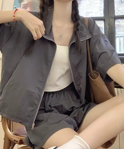 LYEON(リヨン)の「裾ドロスト半袖ブルゾン+ショートパンツ2点セットアップ(ブルゾン・レディース・チャコールグレー/グレー・FREE)」の3枚目の写真