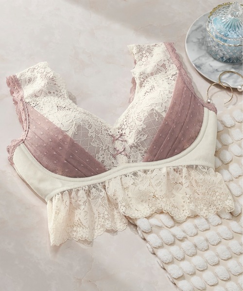 YU'NOW（ユナウ）の「【ゆったりリラックス】まる胸メイクのちゅるんナイトブラ【かわいいレースデザイン】（ナイトブラ・レディース・アイボリー/ブラック/ブルー系・M/S/LL/L）」の2枚目の写真