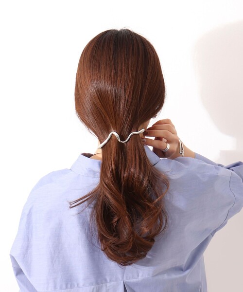 NOLLEY’S Sophi(ノーリーズソフィ)の「ウェーブバレッタ(バレッタ/ヘアクリップ・レディース・シルバー/ゴールド・FREE)」の11枚目の写真