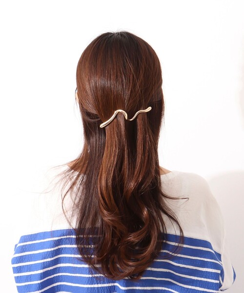 NOLLEY’S Sophi(ノーリーズソフィ)の「ウェーブバレッタ(バレッタ/ヘアクリップ・レディース・シルバー/ゴールド・FREE)」の14枚目の写真
