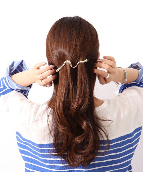 NOLLEY’S Sophi(ノーリーズソフィ)の「ウェーブバレッタ(バレッタ/ヘアクリップ・レディース・シルバー/ゴールド・FREE)」の17枚目の写真