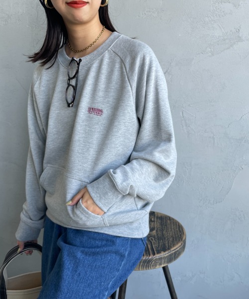 [UNIVERSAL OVERALL/ユニバーサルオーバーオール] 別注 ワンポイントロゴ刺繍 ラグランスリーブスウェット