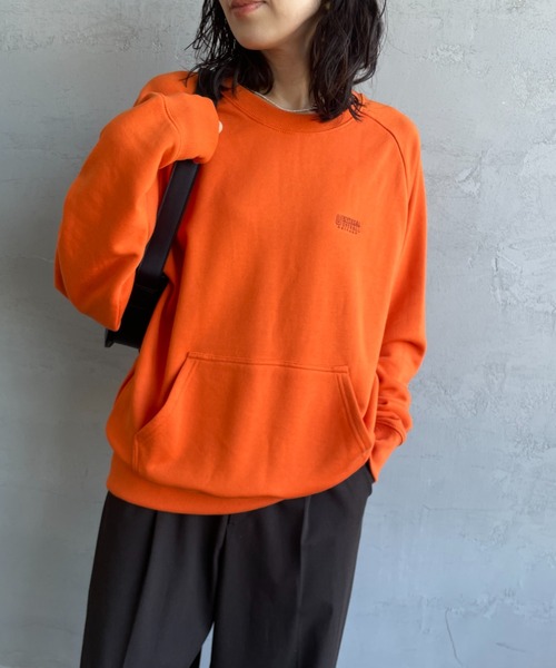 [UNIVERSAL OVERALL/ユニバーサルオーバーオール] 別注 ワンポイントロゴ刺繍 ラグランスリーブスウェット