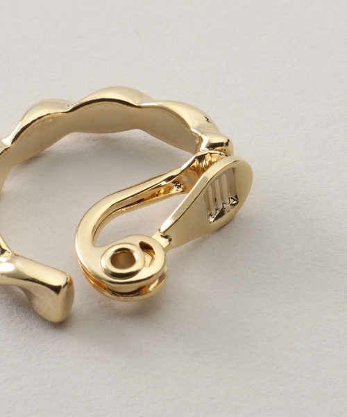 La TOTALITE（ラトータリテ）の「【Ouca/ウーサ】ツイストフープイヤリング（イヤリング・レディース・ゴールド・FREE）」の2枚目の写真