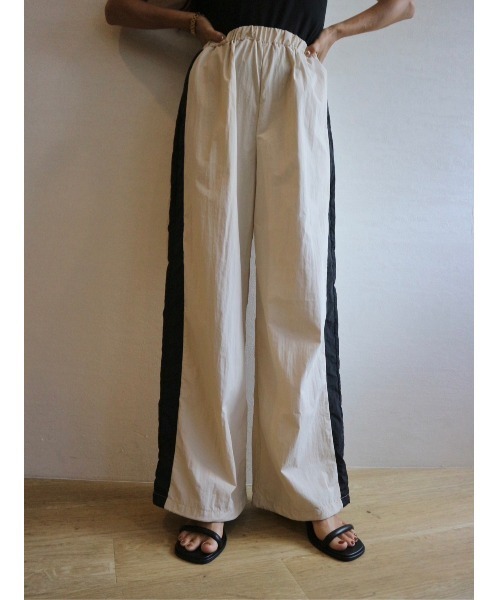 TRUNC(トランクエイティーエイト)の「Side Line Track Pants(その他パンツ・レディース・アイボリー・FREE)」の2枚目の写真