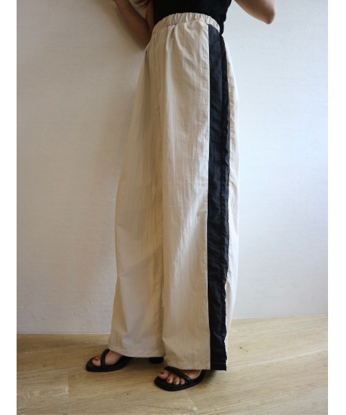 TRUNC(トランクエイティーエイト)の「Side Line Track Pants(その他パンツ・レディース・アイボリー・FREE)」の3枚目の写真