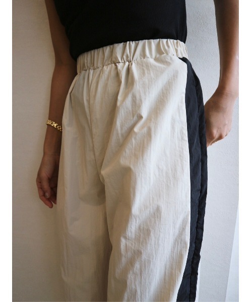 TRUNC(トランクエイティーエイト)の「Side Line Track Pants(その他パンツ・レディース・アイボリー・FREE)」の4枚目の写真