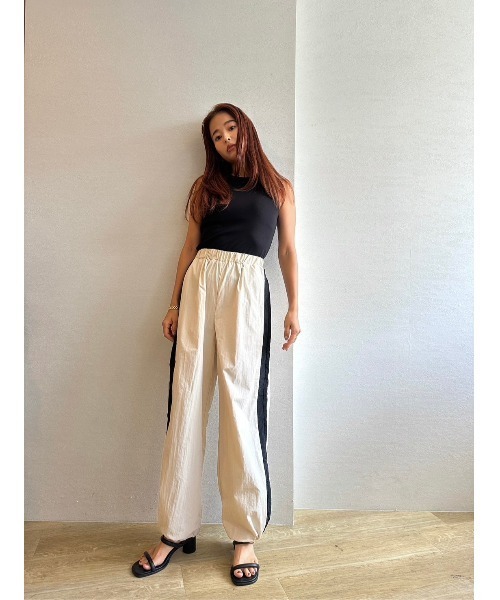 TRUNC(トランクエイティーエイト)の「Side Line Track Pants(その他パンツ・レディース・アイボリー・FREE)」の9枚目の写真
