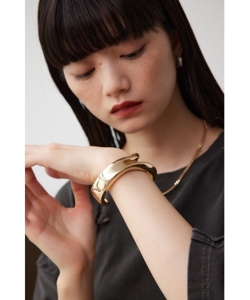 AZUL by moussy（アズールバイマウジー）の「ニュアンスダブルリングバングル（バングル/リストバンド・レディース・シルバー/ゴールド系その他・FREE）」の11枚目の写真