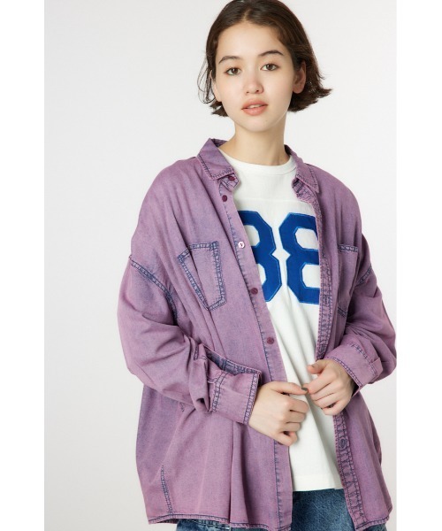 RODEO CROWNS WIDE BOWL（ロデオクラウンズワイドボウル）の「ケミカルウォッシュシャツ（シャツ/ブラウス・レディース・ブラック/ブルー/ライトピンク・FREE）」の2枚目の写真