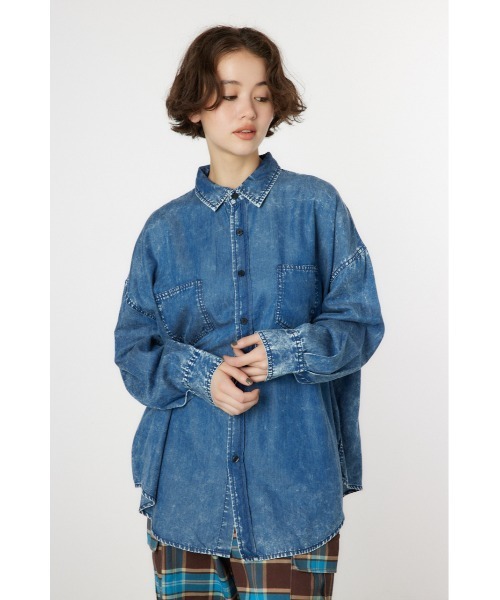 RODEO CROWNS WIDE BOWL（ロデオクラウンズワイドボウル）の「ケミカルウォッシュシャツ（シャツ/ブラウス・レディース・ブラック/ブルー/ライトピンク・FREE）」の3枚目の写真