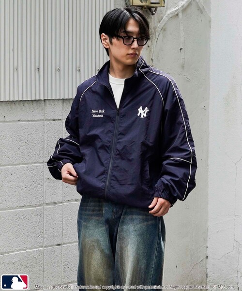 MLB（メジャーリーグベースボール）の「MLB/メジャーリーグベースボール 別注ナイロンパイピングブルゾン(限定展開)（ナイロンジャケット・メンズ・ブラック/グレー/ネイビー・SMALL/MEDIUM/LARGE）」の8枚目の写真
