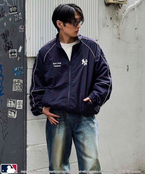 MLB（メジャーリーグベースボール）の「MLB/メジャーリーグベースボール 別注ナイロンパイピングブルゾン(限定展開)（ナイロンジャケット・メンズ・ブラック/グレー/ネイビー・SMALL/MEDIUM/LARGE）」の14枚目の写真