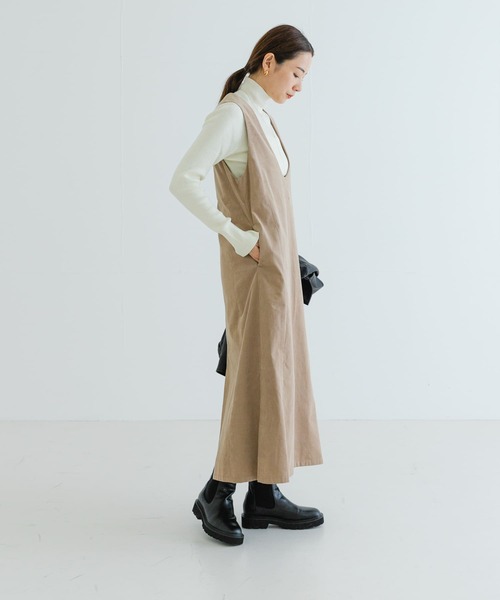 URBAN RESEARCH（アーバンリサーチ）の「Uネックコーデュロイジャンパーワンピース（ワンピース・レディース・チャコールグレー/ネイビー/ベージュ・FREE）」の21枚目の写真