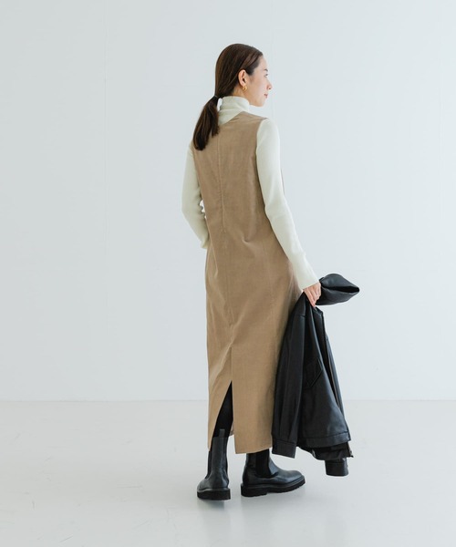 URBAN RESEARCH（アーバンリサーチ）の「Uネックコーデュロイジャンパーワンピース（ワンピース・レディース・チャコールグレー/ネイビー/ベージュ・FREE）」の22枚目の写真