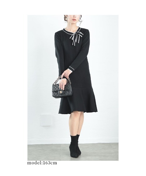 Sawa a la mode(サワアラモード)の「ボウタイリボン付きマーメイドニットワンピース(ワンピース・レディース・モカ/ブラック・FREE)」の18枚目の写真