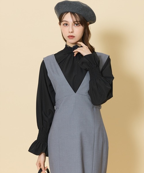 SWINGLE（スウィングル）の「2WAYシャーリングネックフレアスリーブブラウス（シャツ/ブラウス・レディース・ボルドー/オフホワイト/ブラック・FREE）」の2枚目の写真