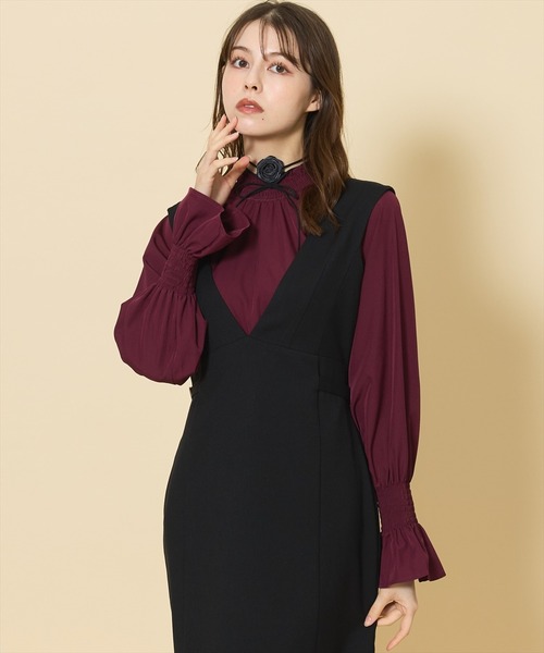 SWINGLE（スウィングル）の「2WAYシャーリングネックフレアスリーブブラウス（シャツ/ブラウス・レディース・ボルドー/オフホワイト/ブラック・FREE）」の7枚目の写真
