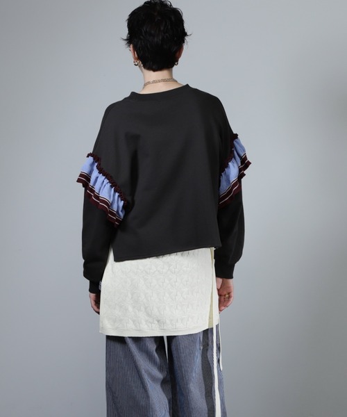 新品✨ローズバッド 完売品 スポーツロゴフリルドッキングチュニック スウェット ROSE BUD（ローズバッド）の「【WEB・一部店舗限定】フリル