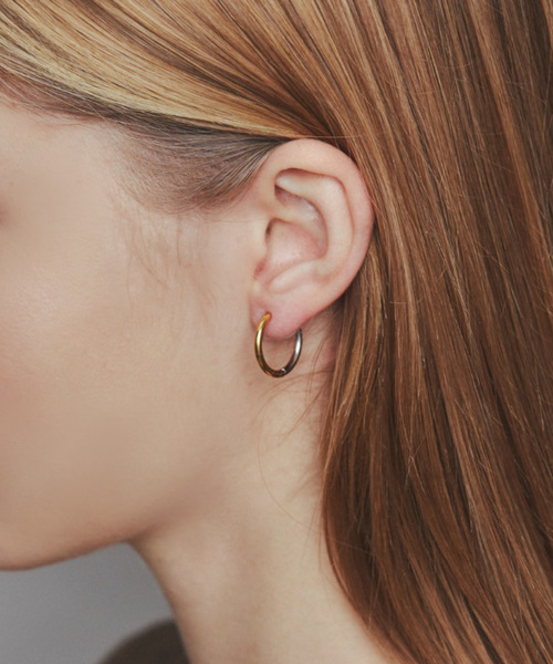 ciite' surgical stainless（シーテサージカルステンレス）の「【 金属アレルギー対応 】 シンプルフープピアス サージカルステンレス   (両耳用)（ピアス（両耳用）・レディース・シルバー/ゴールド/シルバー×ゴールド/ピンクゴールド・16/12/10/14/18/8）」の15枚目の写真