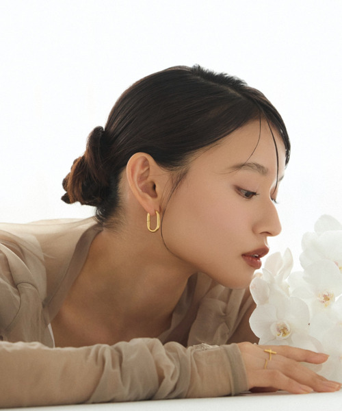 ciite' surgical stainless（シーテサージカルステンレス）の「【 金属アレルギー対応 】 オーバルフープピアス サージカルステンレス   (両耳用)（ピアス（両耳用）・レディース・シルバー/ゴールド/ピンクゴールド・FREE）」の4枚目の写真