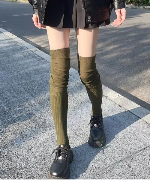 Port（ポート）の「【 antique andico / アンティーク アンディコ 】 切り替え くしゅくしゅ ニーハイ ソックス（ソックス/靴下・レディース・ブラック/グレー/ホワイト/ブラウン/モカ/カーキ/バーガンディー・FREE）」の6枚目の写真