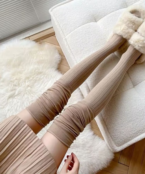 Port（ポート）の「【 antique andico / アンティーク アンディコ 】 切り替え くしゅくしゅ ニーハイ ソックス（ソックス/靴下・レディース・ブラック/グレー/ホワイト/ブラウン/モカ/カーキ/バーガンディー・FREE）」の5枚目の写真