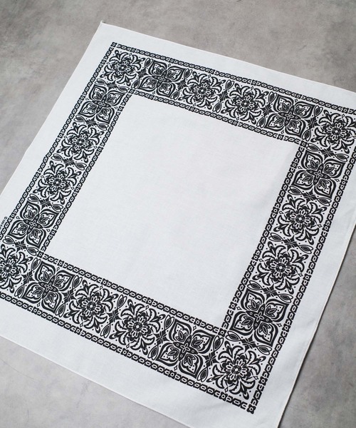 HAV-A-HANK(ハバハンク )の「【HAV-A-HANK】OPEN CENTER PAISLEY BANDANA(バンダナ/スカーフ・メンズ・ネイビー/レッド/ホワイト/ブラック・FREE)」の1枚目の写真
