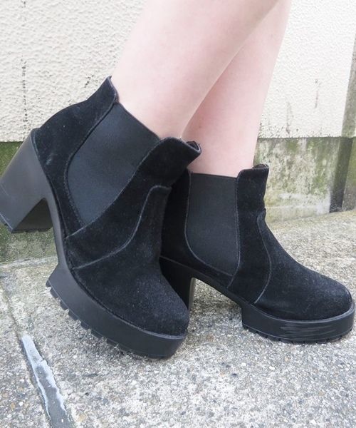 Chico（チコ）の「【who's who Chico】スエードサイドゴアブーツ（ブーツ・レディース・ブラウン/グレー/ブラック・LARGE/MEDIUM/SMALL）」の2枚目の写真