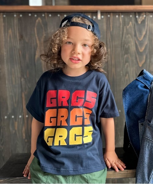GROOVY COLORS(グルービーカラーズ)の「3GRCS Logo Tee(Tシャツ/カットソー・キッズ・ネイビー・110/120)」の1枚目の写真
