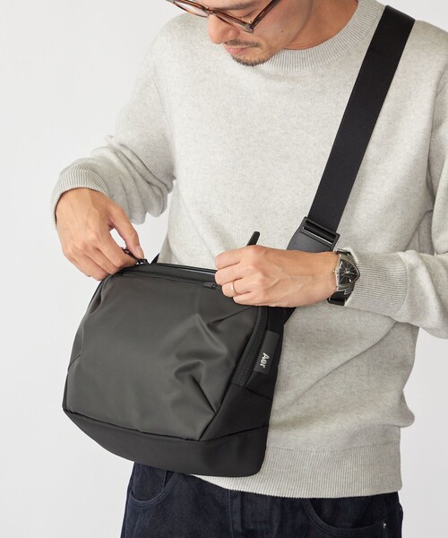SHIPS(シップス)の「【SHIPS別注】Aer: TECH SLING(ショルダーバッグ・メンズ・ブラック・ONE SIZE)」の2枚目の写真