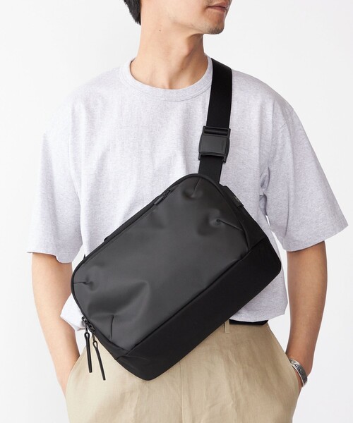 SHIPS(シップス)の「【SHIPS別注】Aer: TECH SLING(ショルダーバッグ・メンズ・ブラック・ONE SIZE)」の6枚目の写真