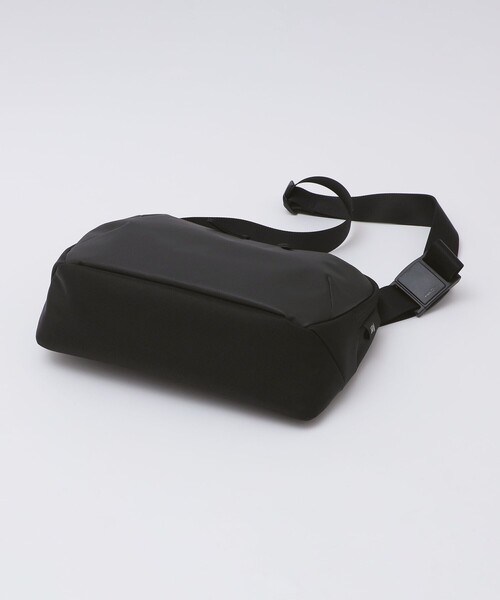 SHIPS(シップス)の「【SHIPS別注】Aer: TECH SLING(ショルダーバッグ・メンズ・ブラック・ONE SIZE)」の18枚目の写真