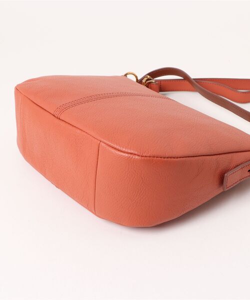 FOSSIL（フォッシル）の「フォッシル 斜めがけバッグ レディース レザー レッド スマホ収納可 ZB7716604（ハンドバッグ・レディース・レッド・FREE）」の5枚目の写真