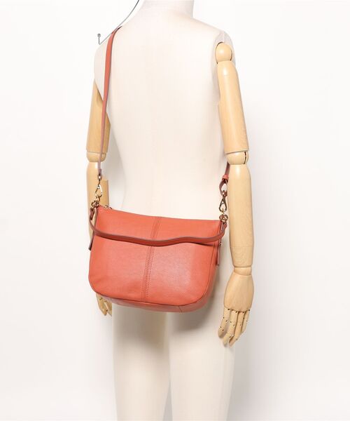 FOSSIL（フォッシル）の「フォッシル 斜めがけバッグ レディース レザー レッド スマホ収納可 ZB7716604（ハンドバッグ・レディース・レッド・FREE）」の7枚目の写真