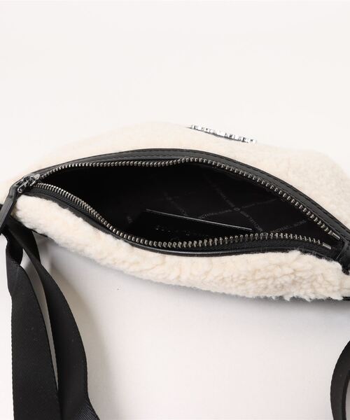 MICHAEL KORS(マイケルコース)の「COOPER ミニ ベルトバッグ(ボディバッグ/ウエストポーチ・メンズ・ナチュラル・FREE)」の4枚目の写真