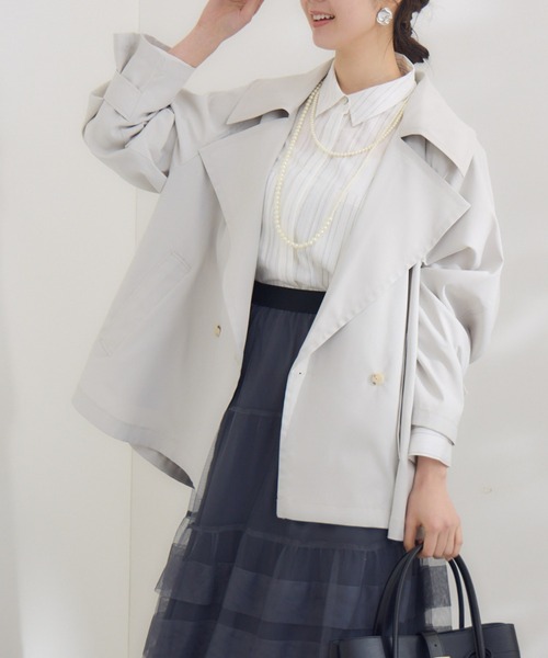 KATHARINE ROSS(キャサリンロス)の「【KATHARINE ROSS】〈UVカット・撥水加工・接触冷感〉ビックカラーハーフコート(トレンチコート・レディース・ライトグレー/グレイッシュベージュ・MEDIUM)」の1枚目の写真