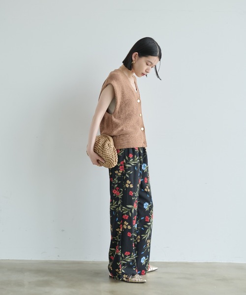 Shelly island（シェリーアイランド）の「ゴールドボタンVネックベスト（ベスト・レディース・ベージュ/ブラック・FREE）」の14枚目の写真