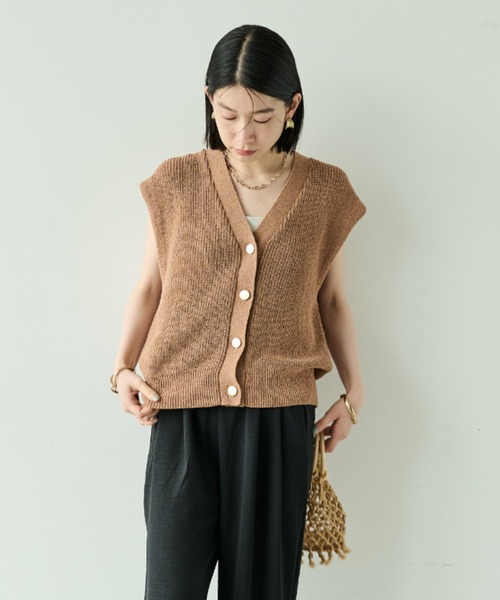 Shelly island（シェリーアイランド）の「ゴールドボタンVネックベスト（ベスト・レディース・ベージュ/ブラック・FREE）」の16枚目の写真