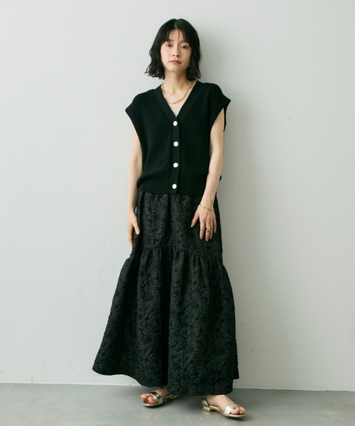 Shelly island（シェリーアイランド）の「ゴールドボタンVネックベスト（ベスト・レディース・ベージュ/ブラック・FREE）」の7枚目の写真