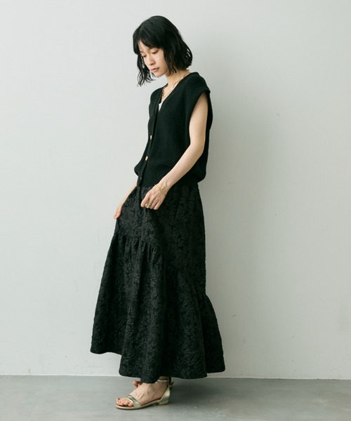 Shelly island（シェリーアイランド）の「ゴールドボタンVネックベスト（ベスト・レディース・ベージュ/ブラック・FREE）」の8枚目の写真