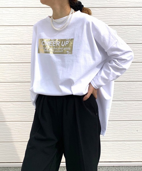 Q(キュー)の「スクエア箔プリントロンT(Tシャツ/カットソー・レディース・ブラック/ホワイト・MEDIUM)」の2枚目の写真