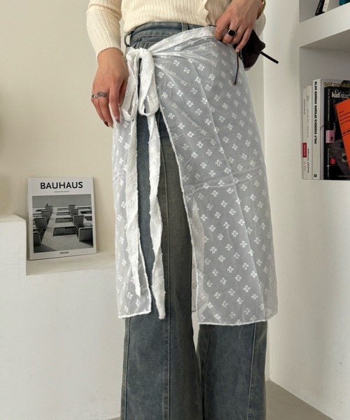 efill(エフィル)の「ドット フラワー シアー レイヤード 巻きスカート(スカート・レディース・ホワイト・FREE)」の2枚目の写真