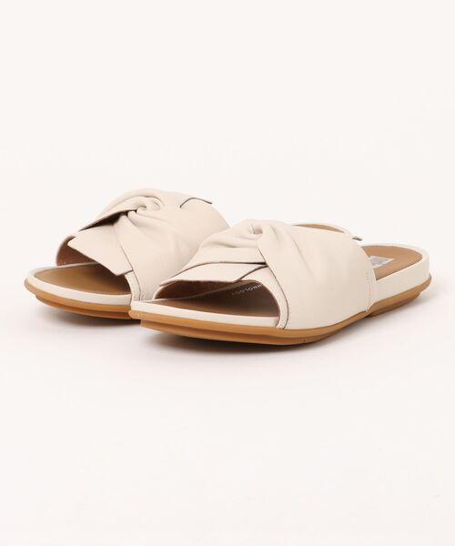 fitflop(フィットフロップ)の「GRACIE SOFT-TWIST LEATHER SLIDES(サンダル・レディース・ブラック/アイボリー・US6/US7/US8/US5)」の2枚目の写真