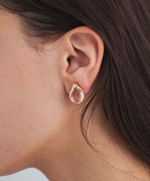 green label relaxing（グリーンレーベルリラクシング）の「クリア シズク メタルフレーム イヤリング（イヤリング・レディース・ゴールド/シルバー/コバルトブルー・FREE）」の4枚目の写真