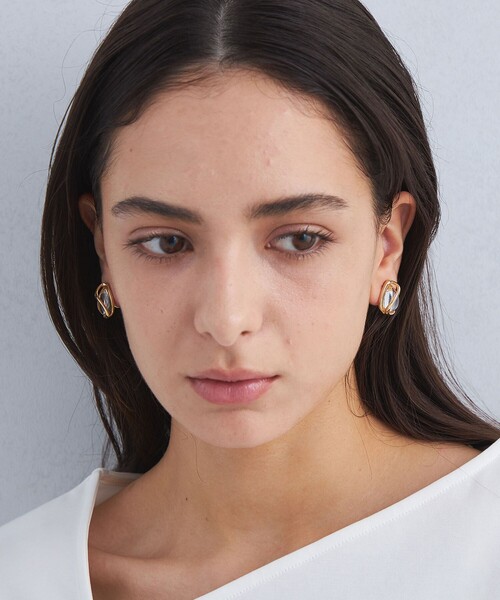 green label relaxing（グリーンレーベルリラクシング）の「クリア シズク メタルフレーム イヤリング（イヤリング・レディース・ゴールド/シルバー/コバルトブルー・FREE）」の5枚目の写真