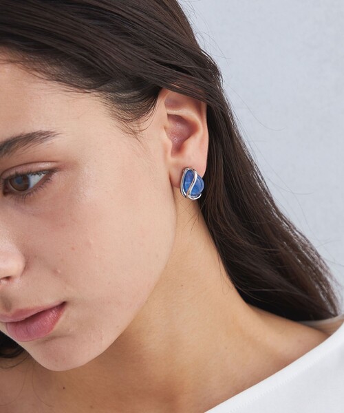 green label relaxing（グリーンレーベルリラクシング）の「クリア シズク メタルフレーム イヤリング（イヤリング・レディース・ゴールド/シルバー/コバルトブルー・FREE）」の6枚目の写真